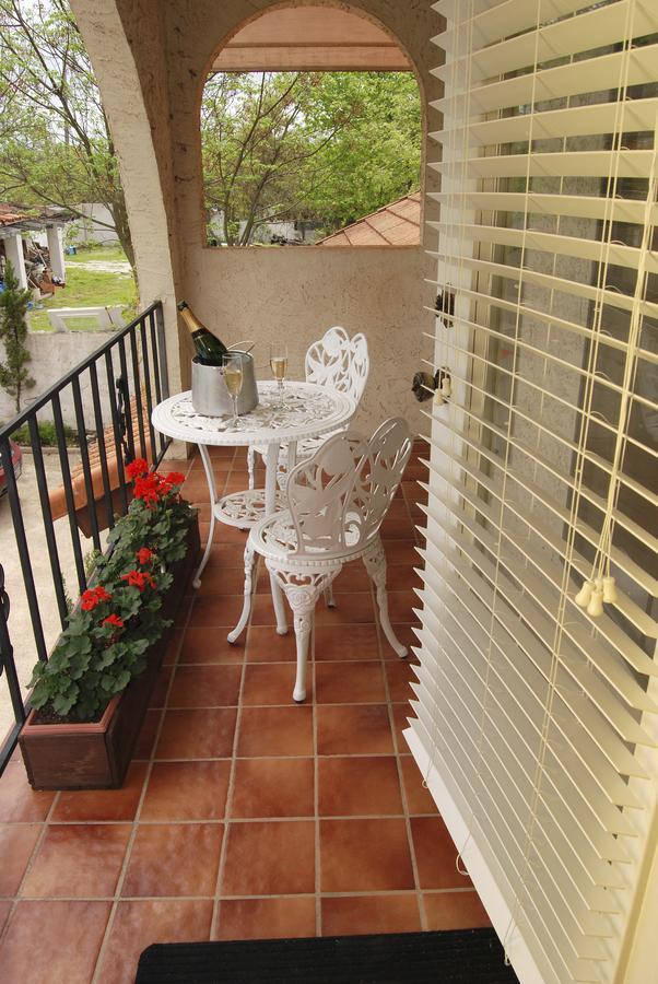 Lakehouse Bed And Breakfast Canyon Lake Exterior foto